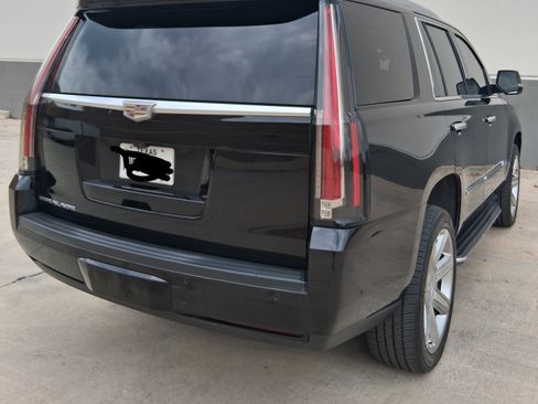 Used 2018 Cadillac Escalade Premium Luxury image 2
