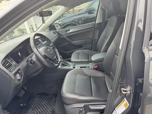 Used 2019 Volkswagen e-Golf SEL Premium image 9