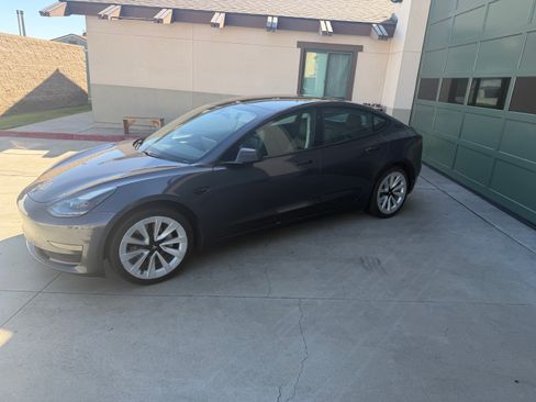 Used 2021 Tesla Model 3 Standard Range Plus RWD image 5