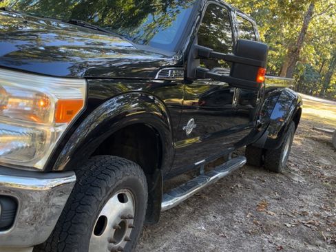 Used 2012 Ford F350 Lariat image 2