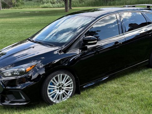 Used 2017 Ford Focus RS AWD/4WD image 4