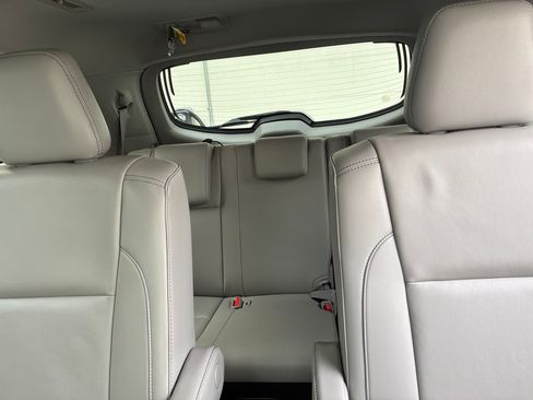 Used 2019 Toyota Highlander XLE image 17