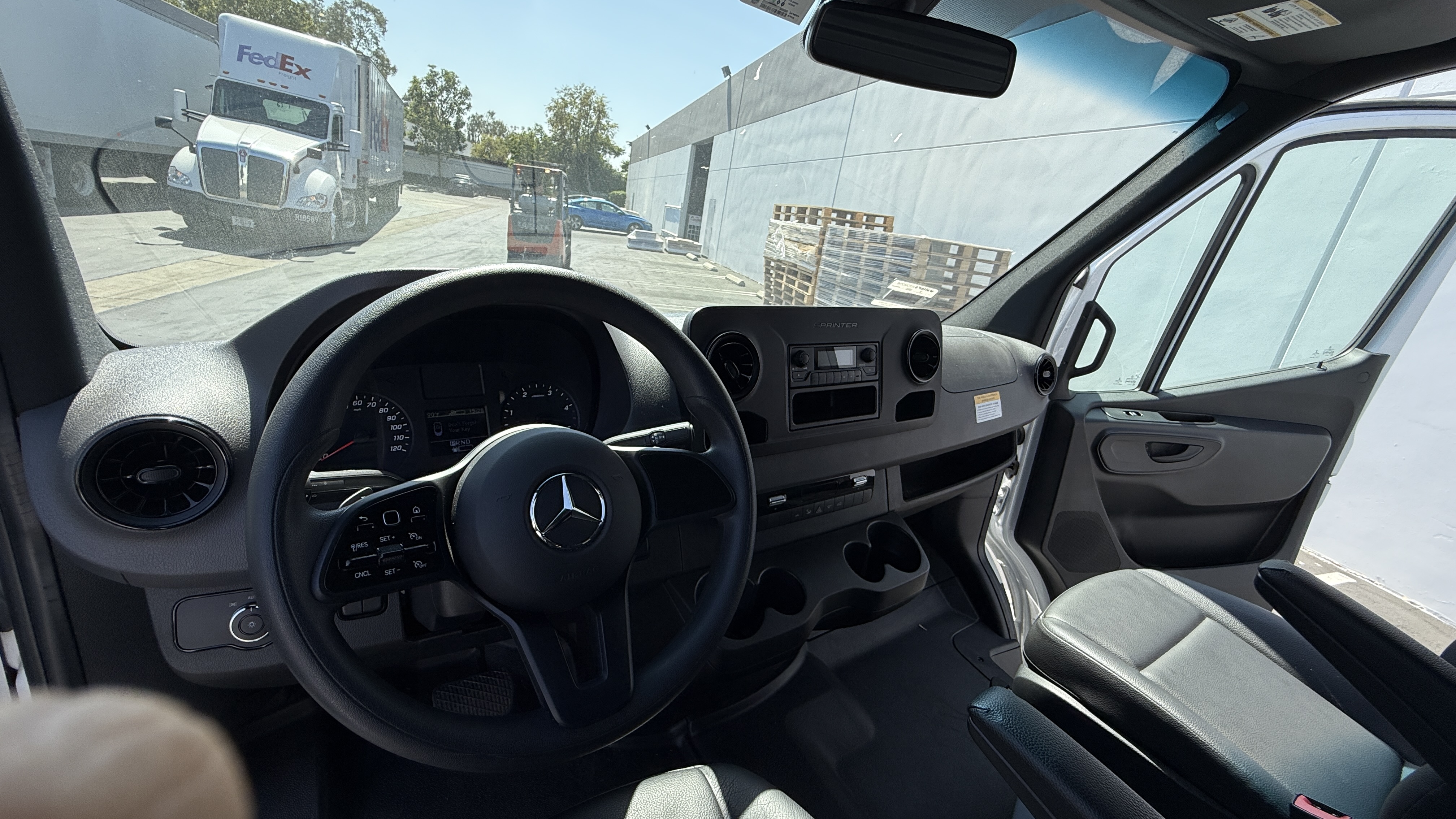 Used 2023 Mercedes-Benz Sprinter 2500 image 12