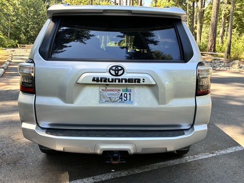 Used 2022 Toyota 4Runner SR5 Premium w/ 4Runner Black Package (TMS) AWD/4WD image 9
