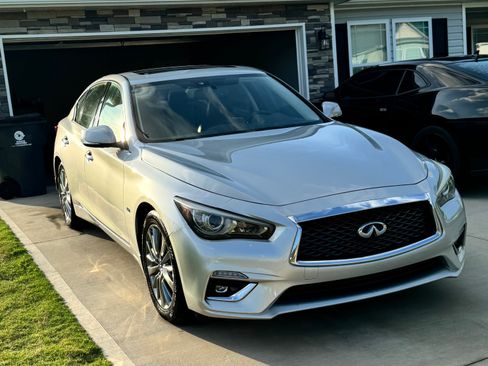 Used 2018 INFINITI Q50 Luxe w/ Essential Package (3.0T Luxe) AWD/4WD image 9