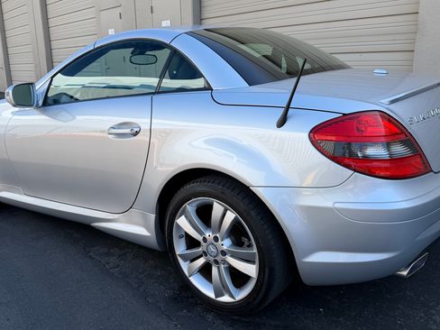Used 2011 Mercedes-Benz SLK 300 image 20