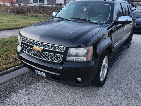 Used 2009 Chevrolet Avalanche LTZ image 1