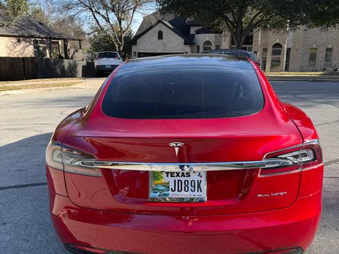 Used 2020 Tesla Model S Long Range Plus image 2