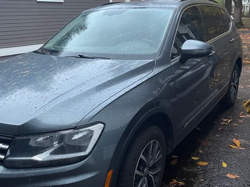 Used 2020 Volkswagen Tiguan SE w/ Panoramic Sunroof Package image 5