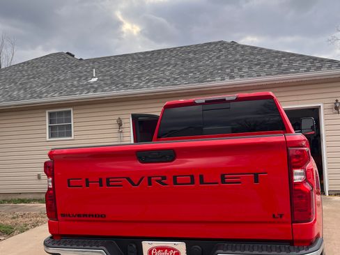 Used 2024 Chevrolet Silverado 2500 LT w/ Convenience Package image 5