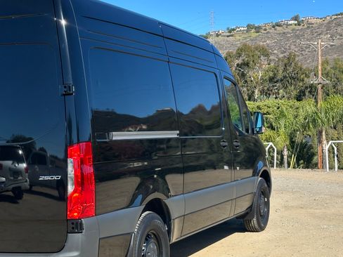 Used 2024 Mercedes-Benz Sprinter 2500 image 5