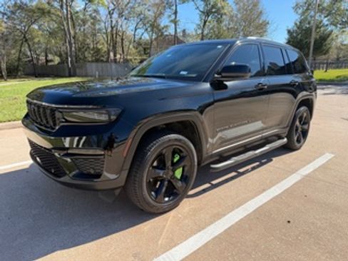 Used 2024 Jeep Grand Cherokee Limited w/ Luxury Tech Group II image 1