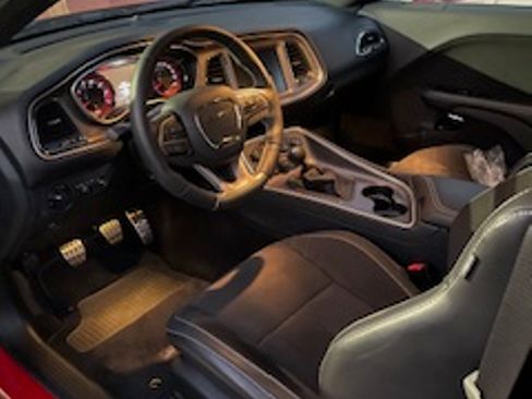 Used 2015 Dodge Challenger SRT Hellcat image 6