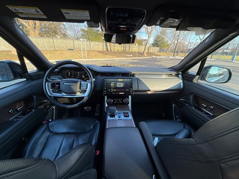 Used 2023 Land Rover Range Rover Long Wheelbase Autobiography image 17