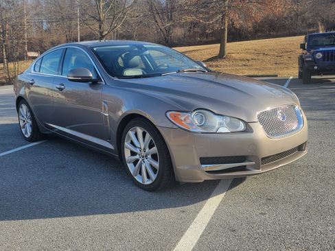 Used 2011 Jaguar XF image 9