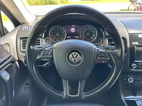Used 2012 Volkswagen Touareg Sport AWD/4WD image 8