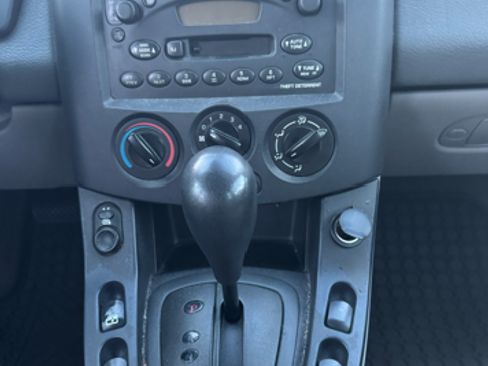 Used 2003 Saturn Vue AWD V6 image 12