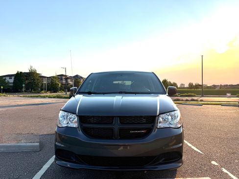 Used 2014 Dodge Grand Caravan SE FWD image 2