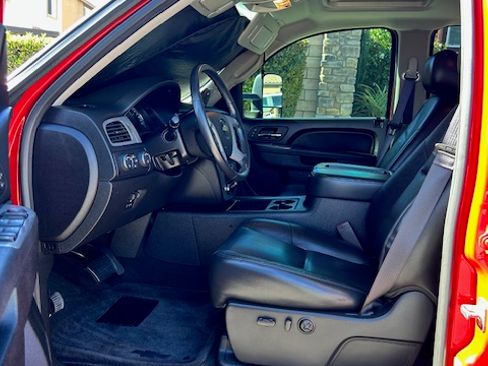 Used 2014 Chevrolet Silverado 2500 LTZ w/ LTZ Plus Package image 9