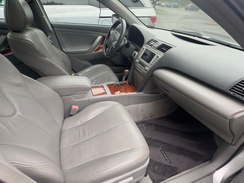 Used 2011 Toyota Camry XLE w/ SE/XLE Extra-Value Pkg FWD image 12