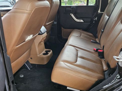 Used 2015 Jeep Wrangler Unlimited Sahara w/ Dual Top Group image 8