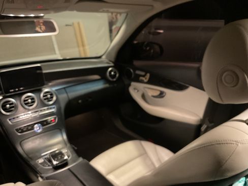 Used 2016 Mercedes-Benz C 300 4MATIC Sedan image 2