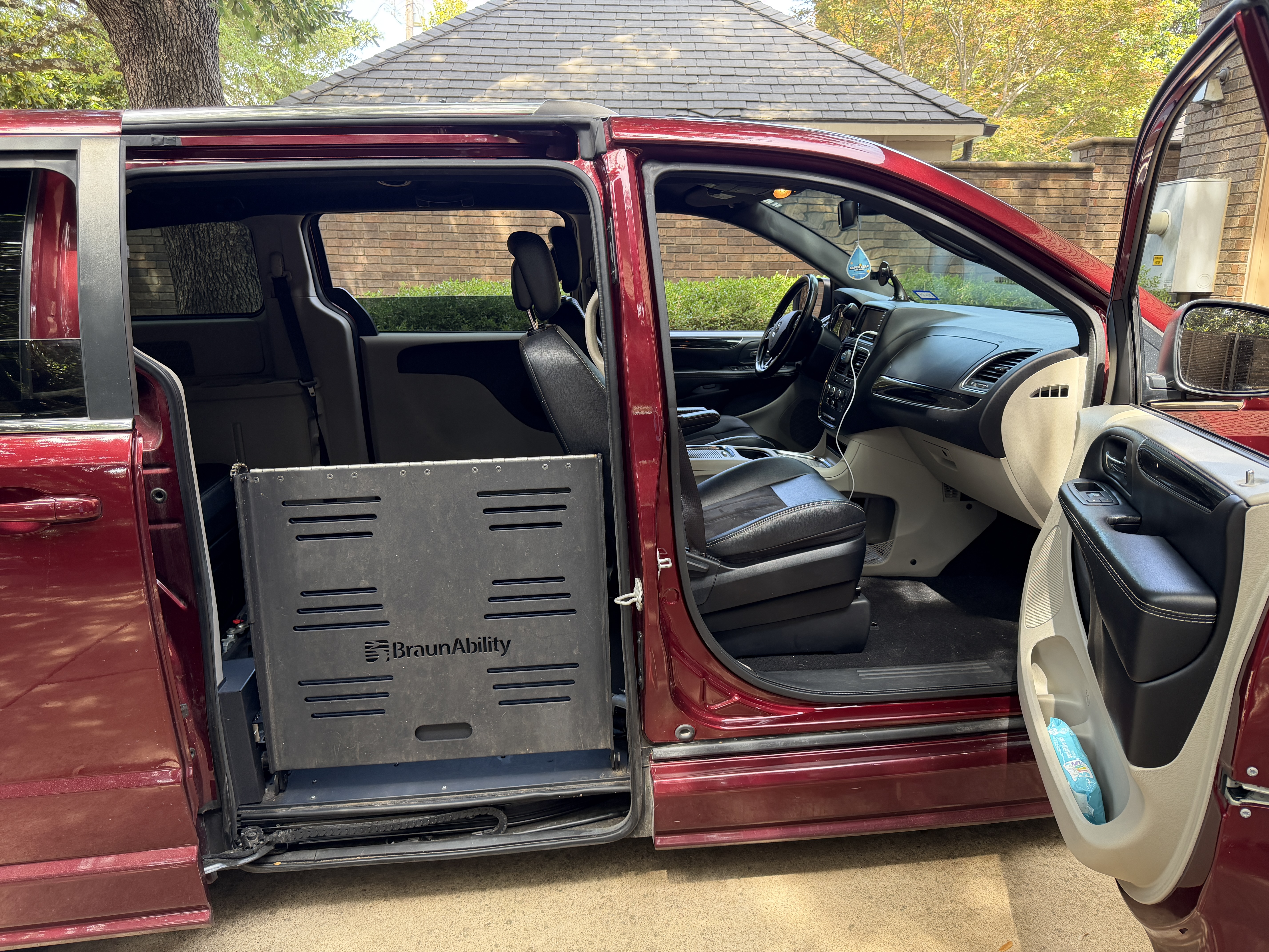 Used 2020 Dodge Grand Caravan SXT FWD image 10