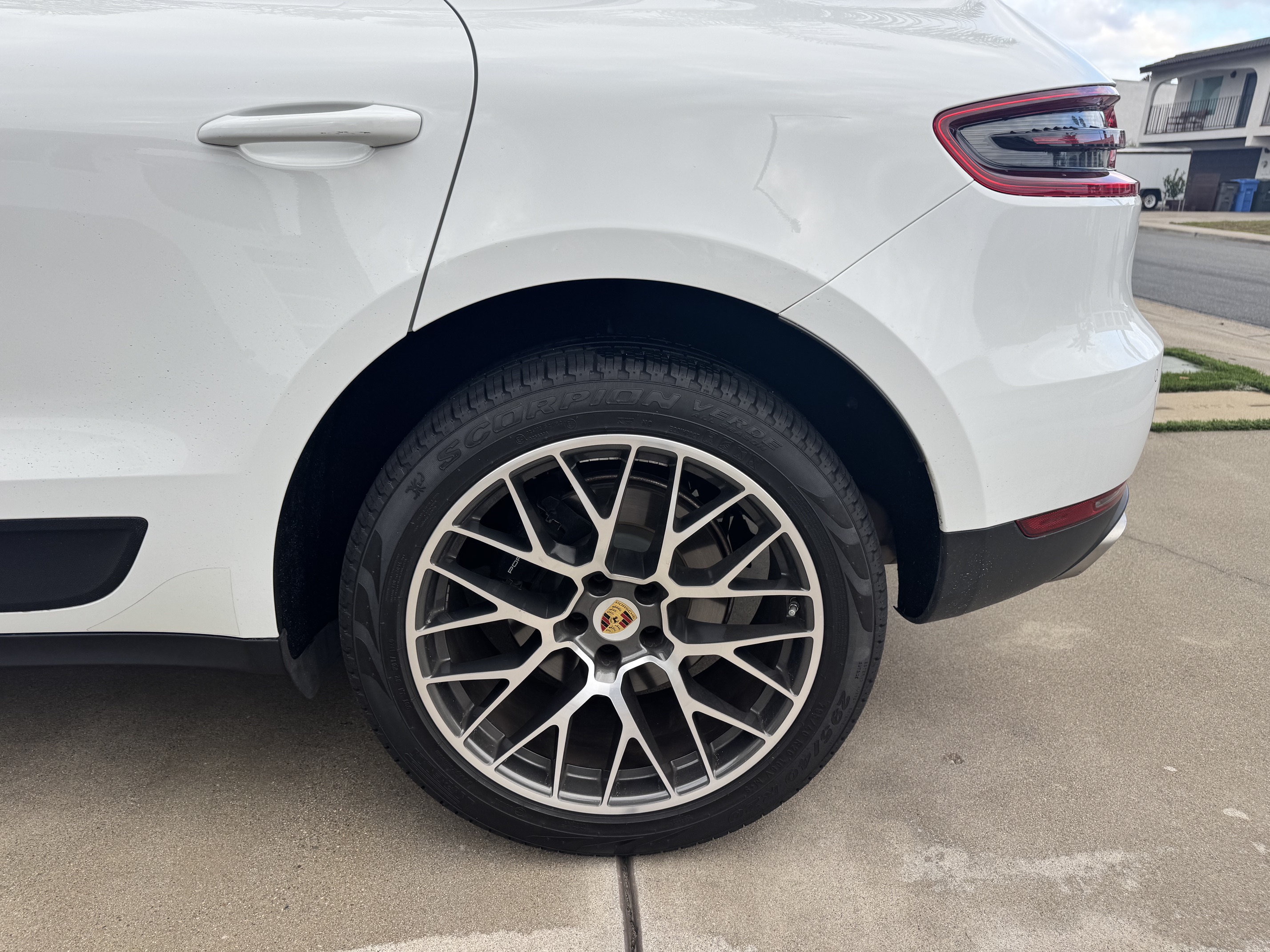 Used 2018 Porsche Macan Sport Edition AWD/4WD image 10