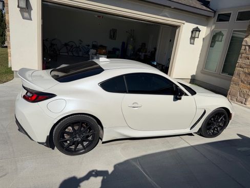 Used 2023 Toyota GR86 Premium image 4