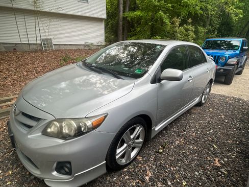 Used 2013 Toyota Corolla S w/ Premium Pkg image 2