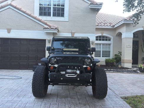 Used 2012 Jeep Wrangler Unlimited Rubicon AWD/4WD image 2