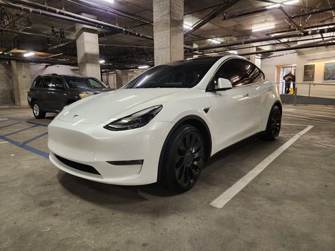 Used 2022 Tesla Model Y Performance AWD/4WD image 1