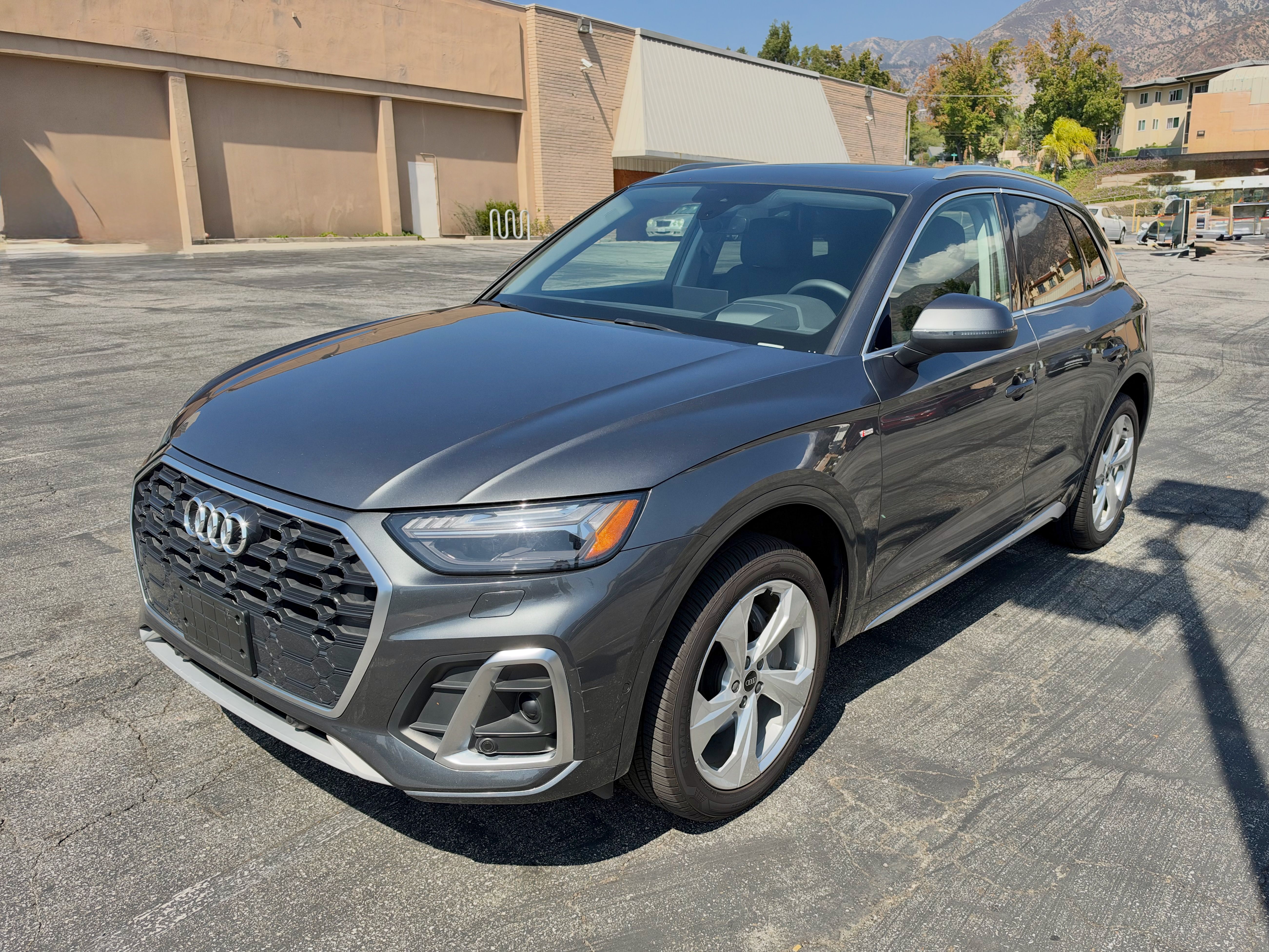 Used 2023 Audi Q5 2.0T Prestige w/ Prestige Package AWD/4WD image 2