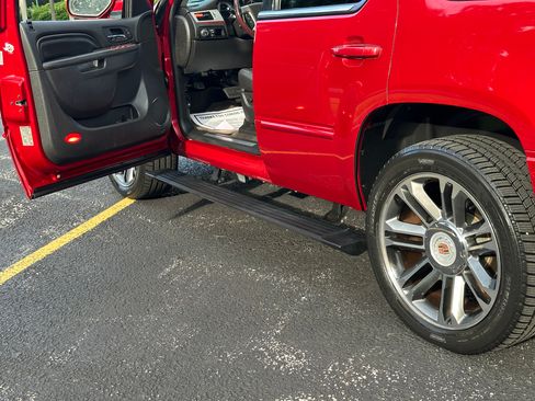 Used 2013 Cadillac Escalade Premium AWD/4WD image 27