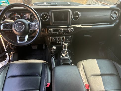 Used 2020 Jeep Wrangler Unlimited Sahara w/ LED Lighting Group AWD/4WD image 13