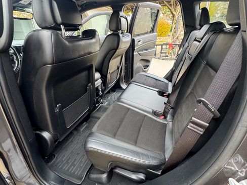 Used 2021 Jeep Grand Cherokee Laredo X image 16