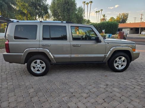 Used 2006 Jeep Commander Limited w/ Trailer Tow Group IV AWD/4WD image 2