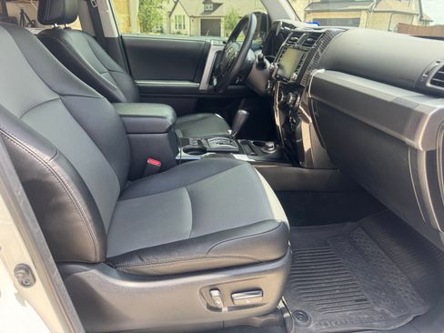 Used 2022 Toyota 4Runner SR5 Premium w/ Moonroof Package AWD/4WD image 9