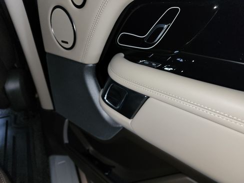 Used 2020 Land Rover Range Rover HSE image 20