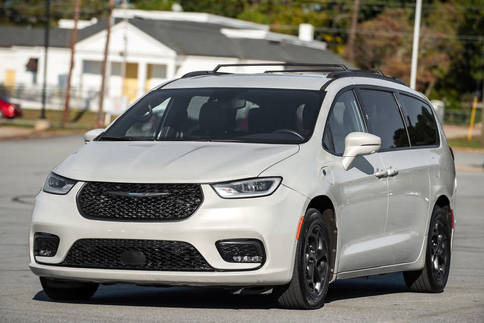 Used 2021 Chrysler Pacifica Touring-L w/ S Appearance Package FWD image 1