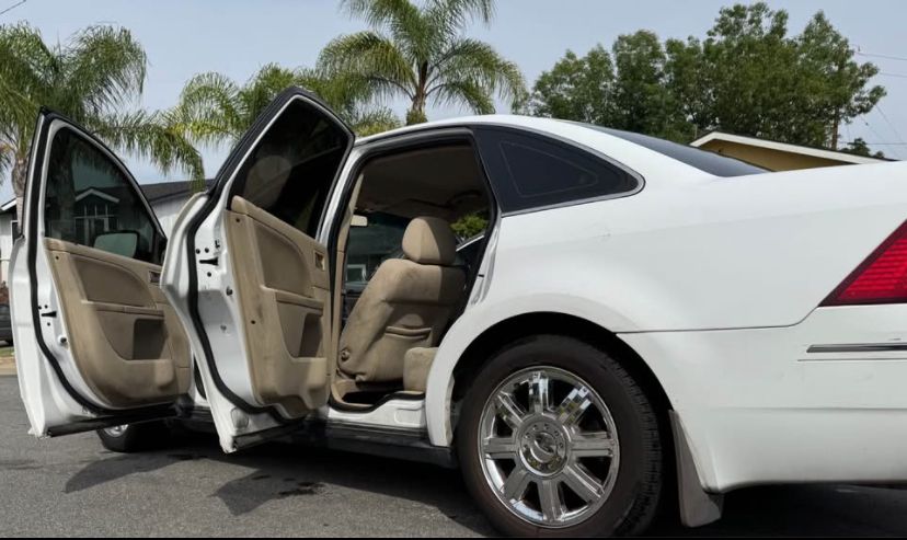 Used 2007 Ford Five Hundred SEL FWD image 2