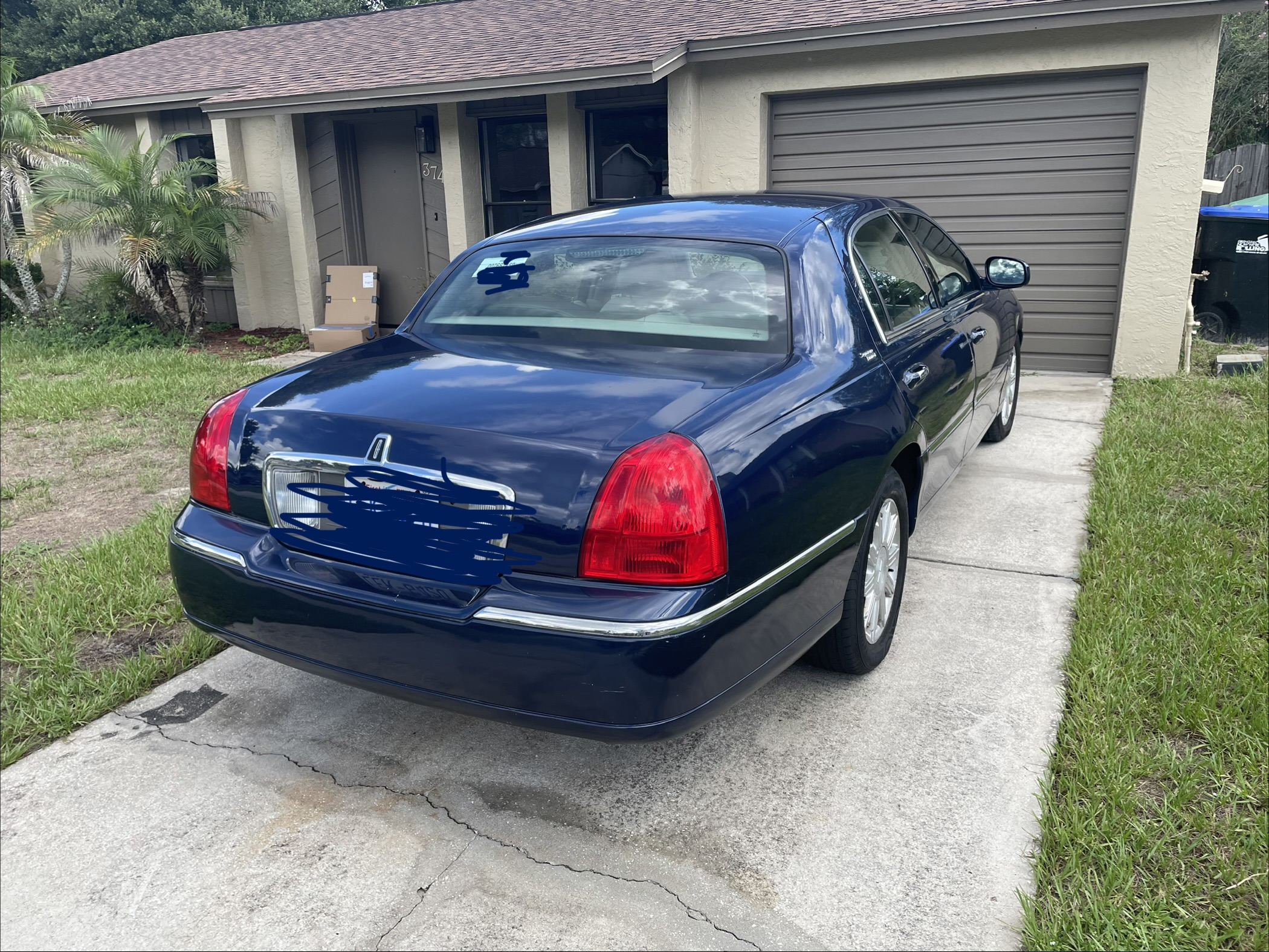 Used 2009 Lincoln Town Car Signature Limited RWD image 4