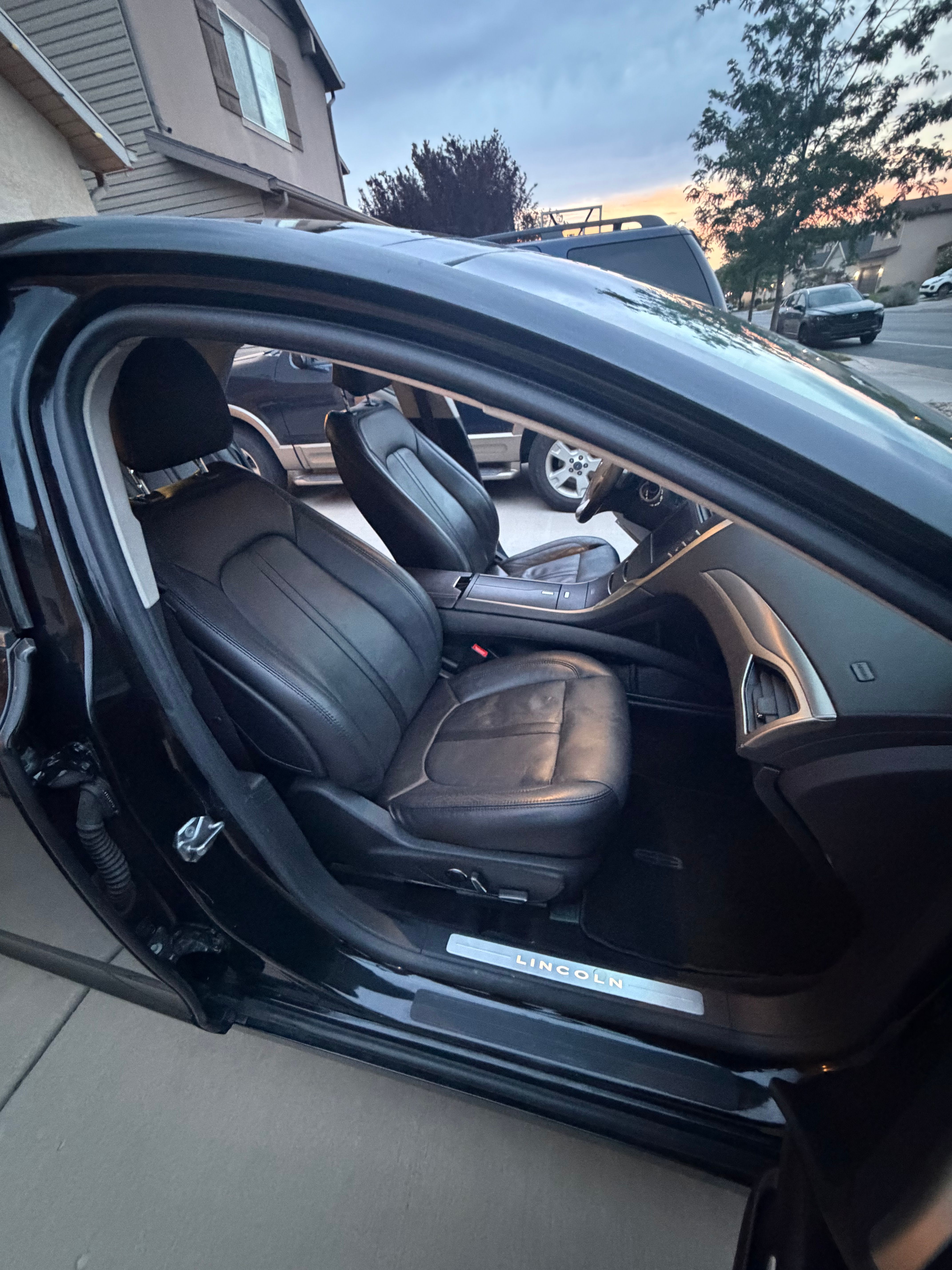 Used 2013 Lincoln MKZ FWD image 6