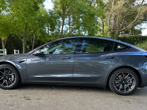 Used 2021 Tesla Model 3 Standard Range Plus image 8