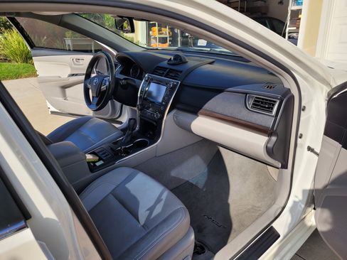 Used 2015 Toyota Camry XLE image 9