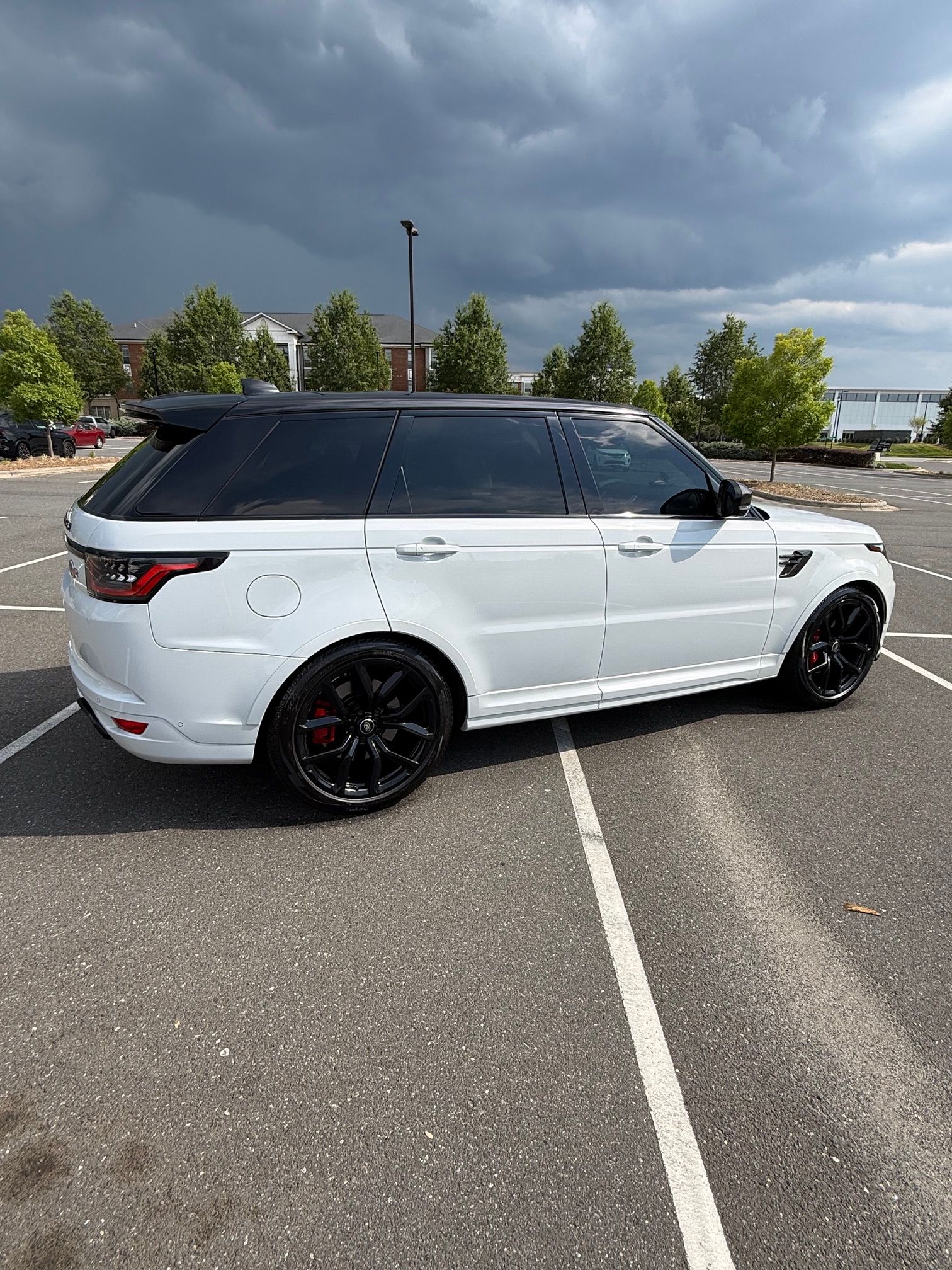 Used 2020 Land Rover Range Rover Sport SVR AWD/4WD image 4
