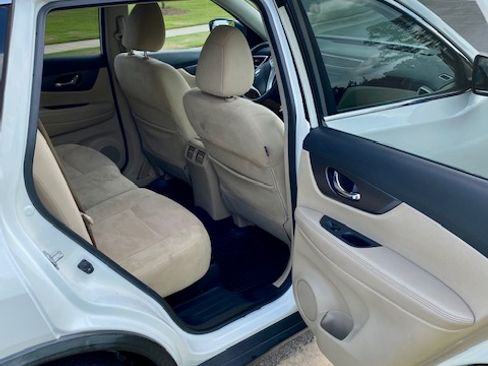 Used 2016 Nissan Rogue SV w/ SV Premium Package FWD image 9