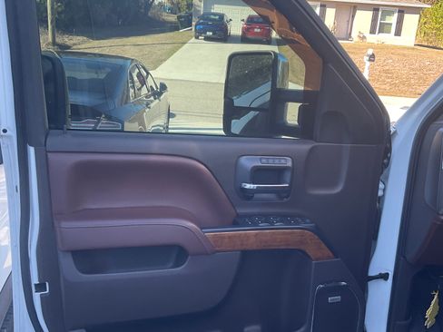 Used 2016 Chevrolet Silverado 2500 High Country w/ Duramax Plus Package image 10