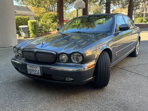 Used 2005 Jaguar XJ8 image 2