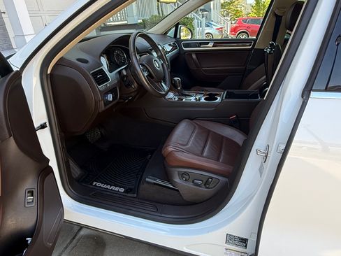 Used 2014 Volkswagen Touareg VR6 AWD/4WD image 12